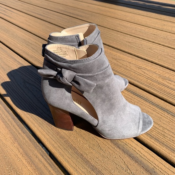 Gray Nine West Bow Booties - Picture 3 of 6